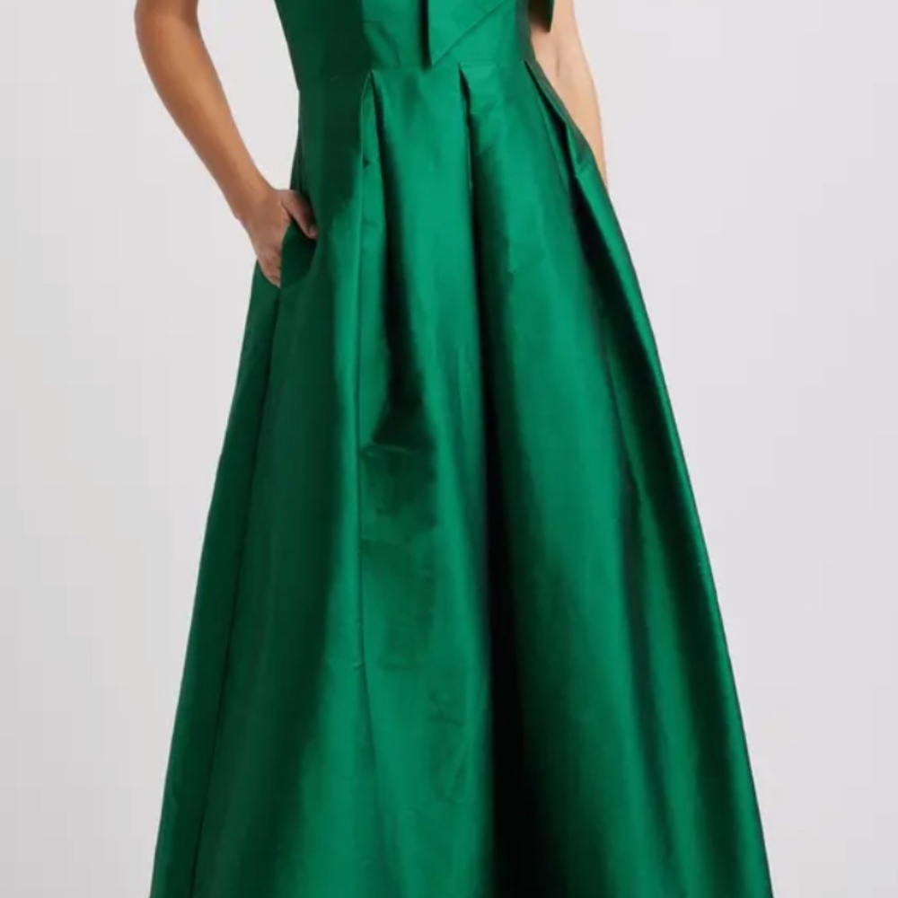Eliza J - Bow Mikado Ballgown - Picture 3 of 9